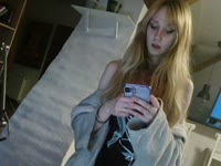 Im lonely and horny blonde teen :)