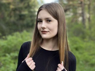 girl webcam show BernardPeters