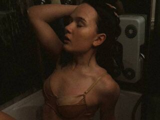 topless camgirl DavinaHislip
