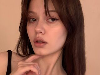 camgirl fingering shaved pussy DeniseBonnel