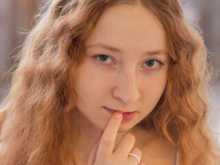 naked cam girl masturbating with vibrator MadgeRemerez