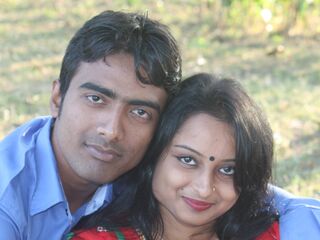 camcouple photo MosumiAndAnik