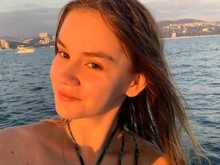 naked girl with webcam fingering AgnesShy