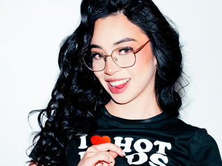 camgirl playing with vibrator AlanaColin