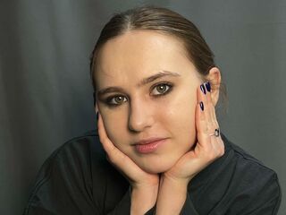 fingering camgirl AlanaHowlett