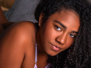 hot cam whore AmaraRuiiz