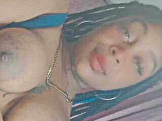 camgirl playing with vibrator AndyCrux