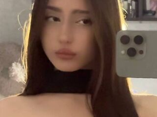 camgirl fingering bald pussy BellaJersiquins