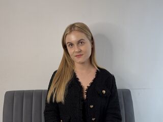 naughty cam girl BellaMonson