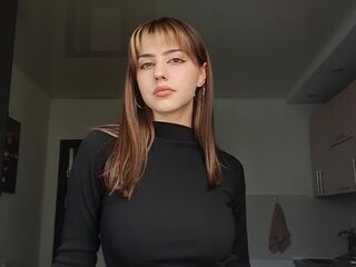 camgirl showing tits BonnieDutch