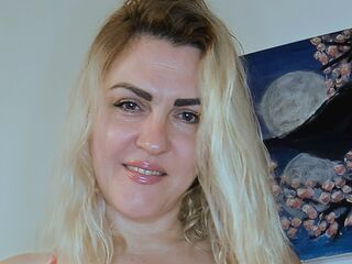 camgirl playing with dildo CandanceSmith