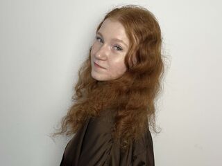 naked webcam girl photo CharlotteMunter