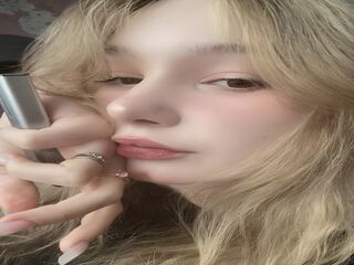 camgirl playing with dildo CicelyAdessa