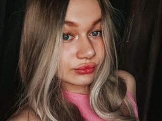 topless camgirl CirillaAkerman