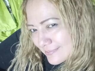 camwhore masturbating with dildo ClauMills