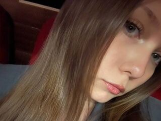 girl showing tits CleliaGuynup