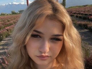 chat room live show CloudyFox