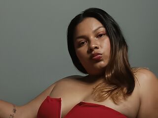 cam girl playing with vibrator CristyRios