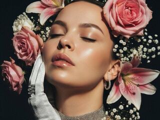 camslut naked DelfinaArif