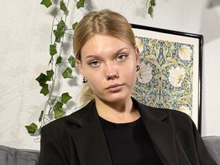 naked cam girl picture DonellaAndra