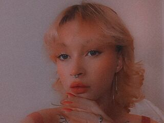 girl showing tits EfieFrye