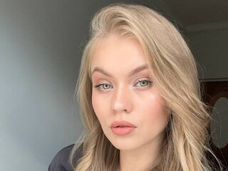 naked cam girl picture ElaraBrooks