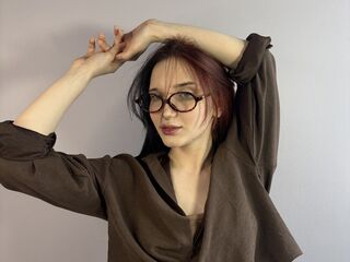 camgirl fingering shaved pussy ElizabethHerrer