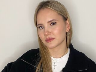 naked camgirl masturbating with dildo EmeritaParra