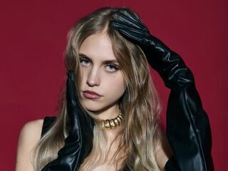 extreme cam EveTottingham