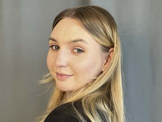 cam girl fingering FloraBrenden