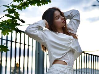 hot cam girl masturbating with vibrator GraceHeitger