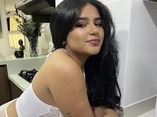 girl showing tits GracieLoo