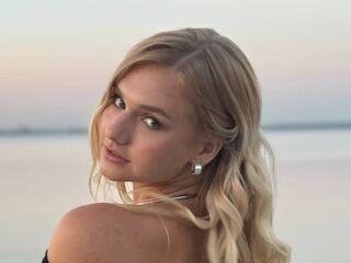 camwhore fingering shaved pussy HelenPetrini