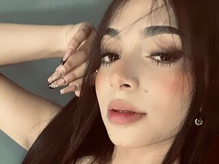 naughty camgirl fingering shaved pussy IsabellaVerona