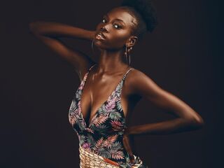 beautiful camgirl IssaJenner