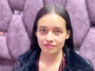 naked webcam girl video IssaMontenegro