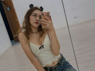 cam girl playing with vibrator KarryLagerstedt