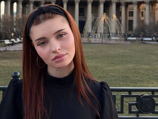 camgirl playing with vibrator KatheyBlinka