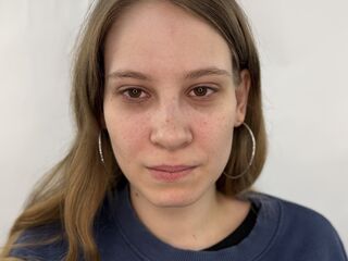 camslut showing tits KendallWhitham