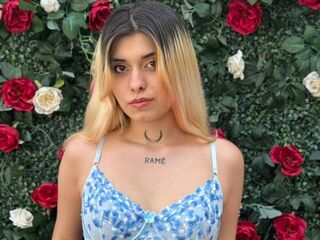 girl showing tits LannaHooter