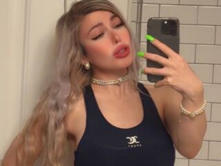 free online chat LauraTate