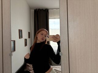 naked girl with webcam fingering pussy LennieLukasik