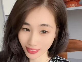 live striptease LeslieYi