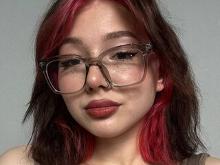 topless cam girl LessyGrayce