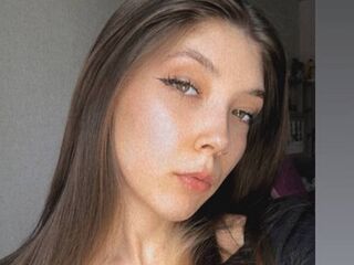 naked camgirl photo LienFlanders