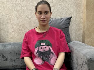 cam girl masturbating with sextoy LillieEvans