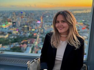 cam girl spreading pussy LilyBel