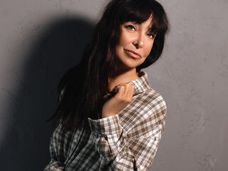 camgirl masturbating with sex toy LindaPowells