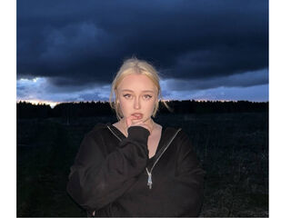 cam girl showing pussy LitaBloom