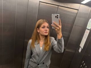 chat room live cam LizzieIacovino